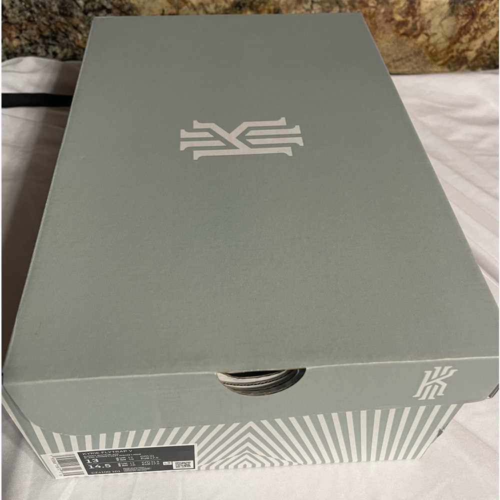 Kyrie Flytrap V Summit White/Black Size 13 Men - image 4